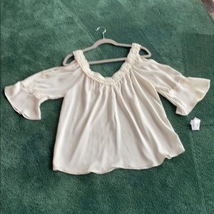 Moa moa exposes shoulders dress shirt